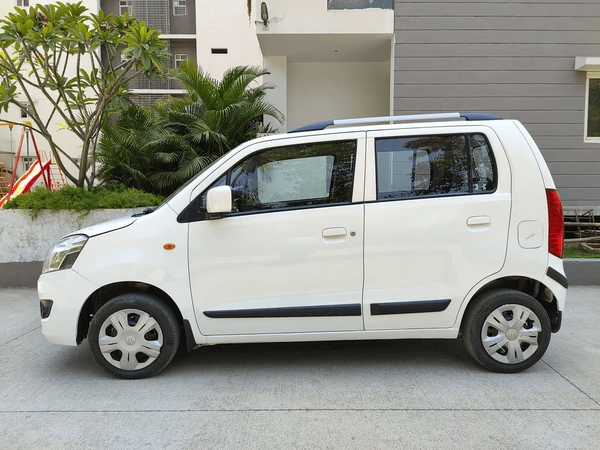 rent-a-Suzuki-Wagonr-car